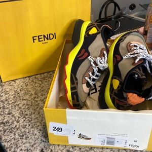 Fendi sneaker mix patch size 38 women’s
